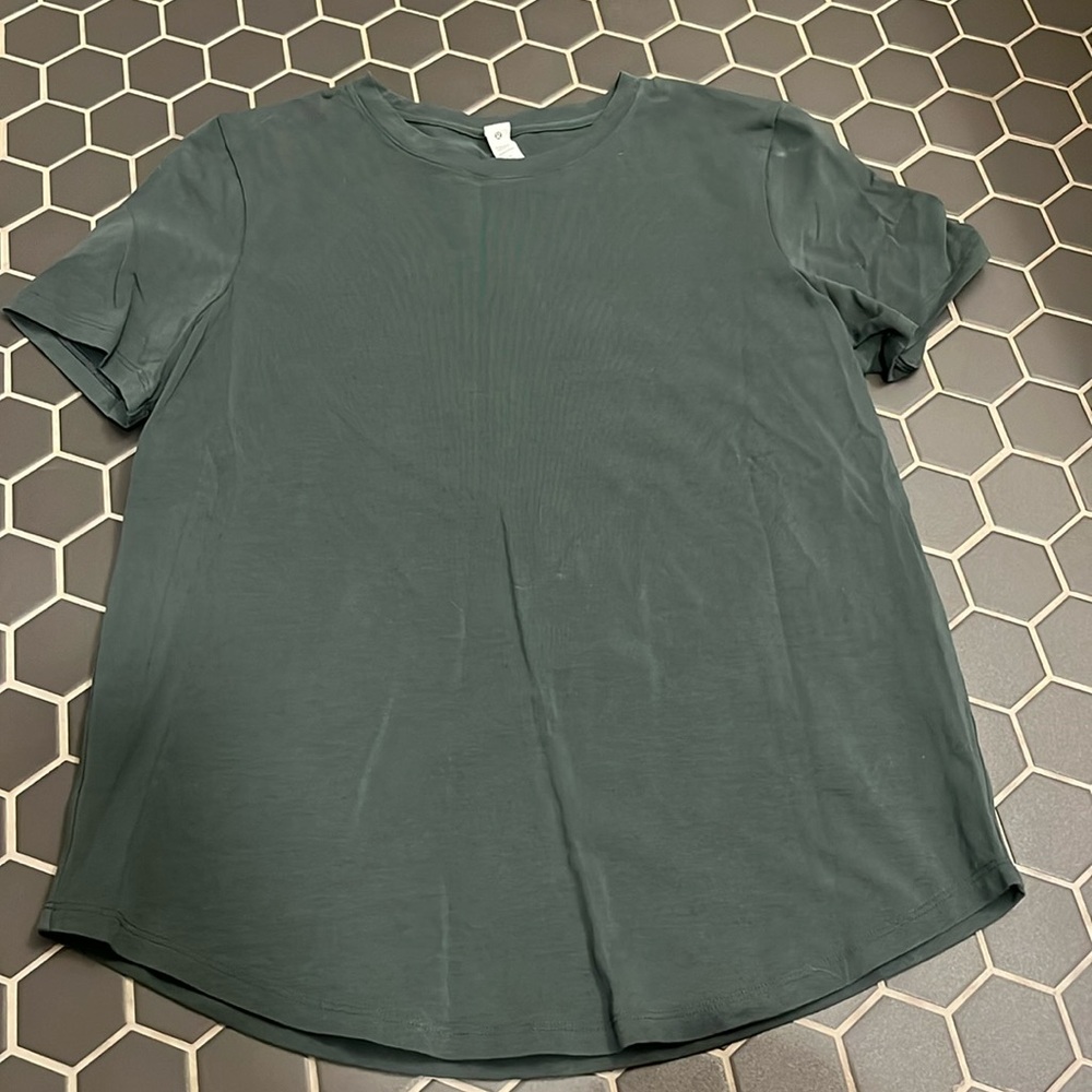 dark green lululemon t shirt